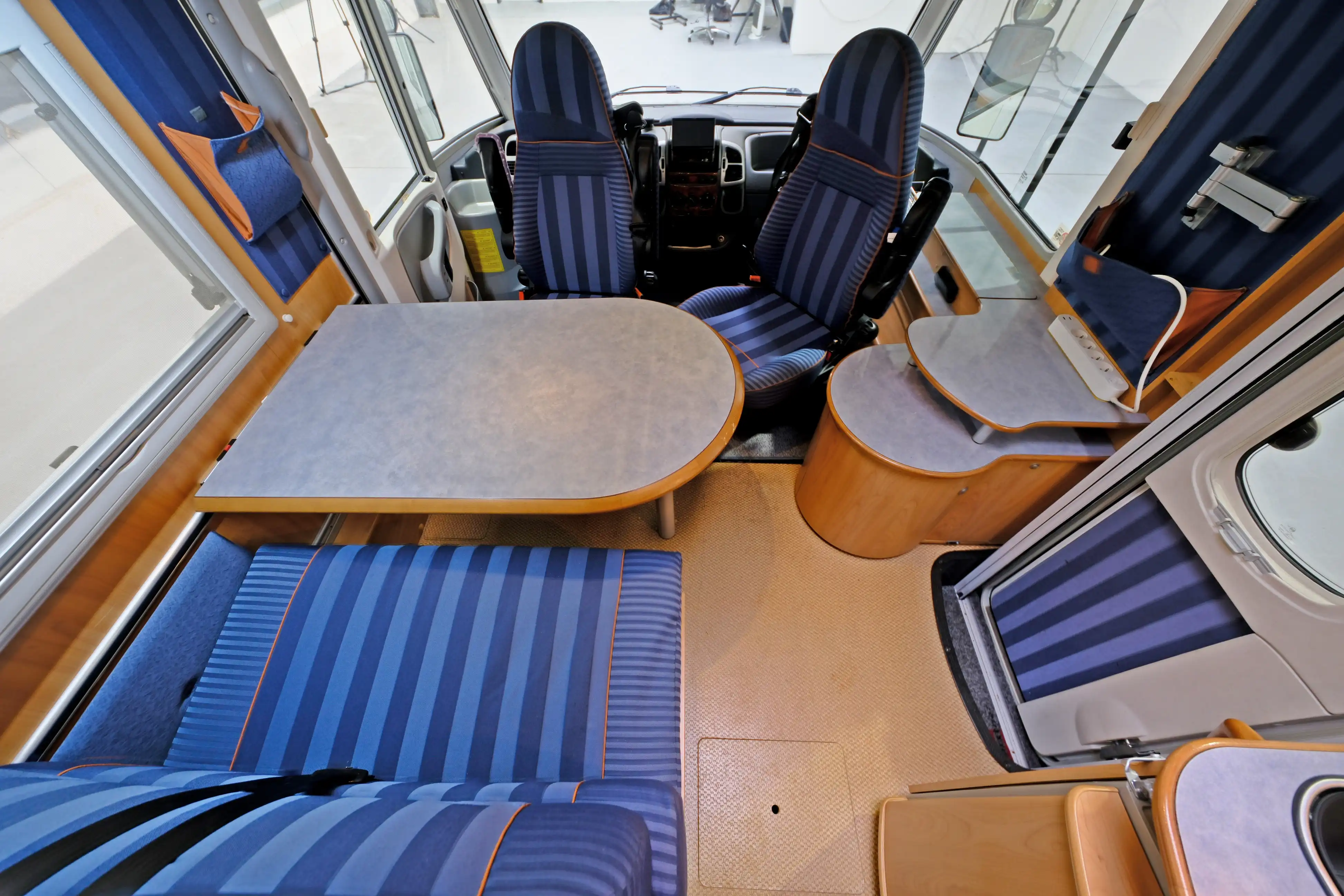 BUERSTNER I 640 Elegance